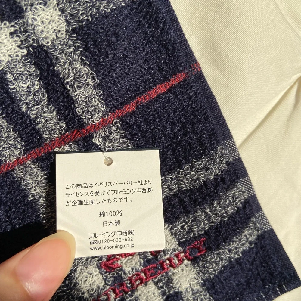 Burberry hand towel set